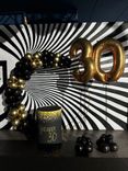 Allestimento 30 Anni Black & Gold Luxury – Balloon Arch con Backdrop Optical e Party Night Setup