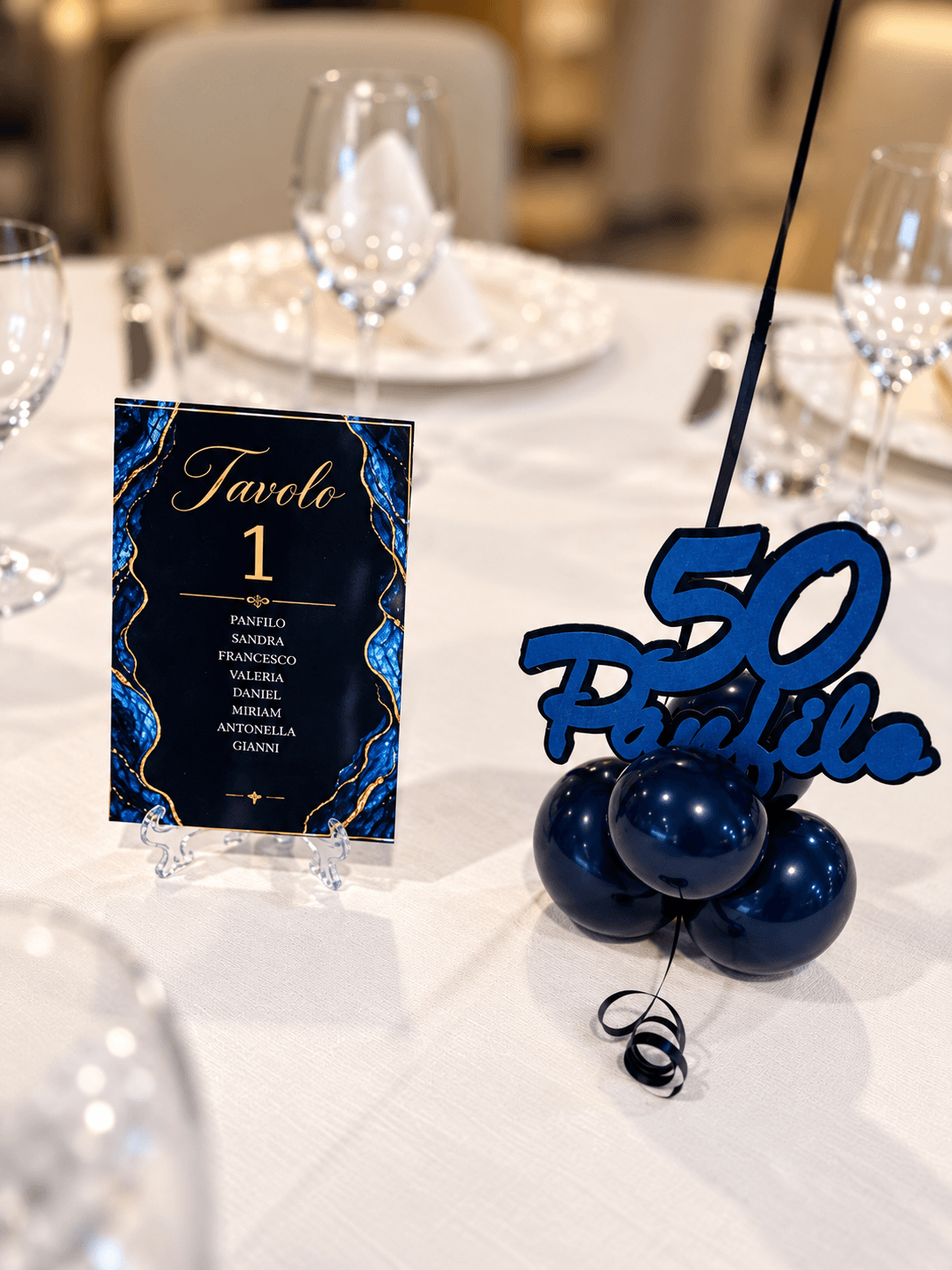 Allestimento 50 anni a Isernia | Panfilo, nero blu e oro