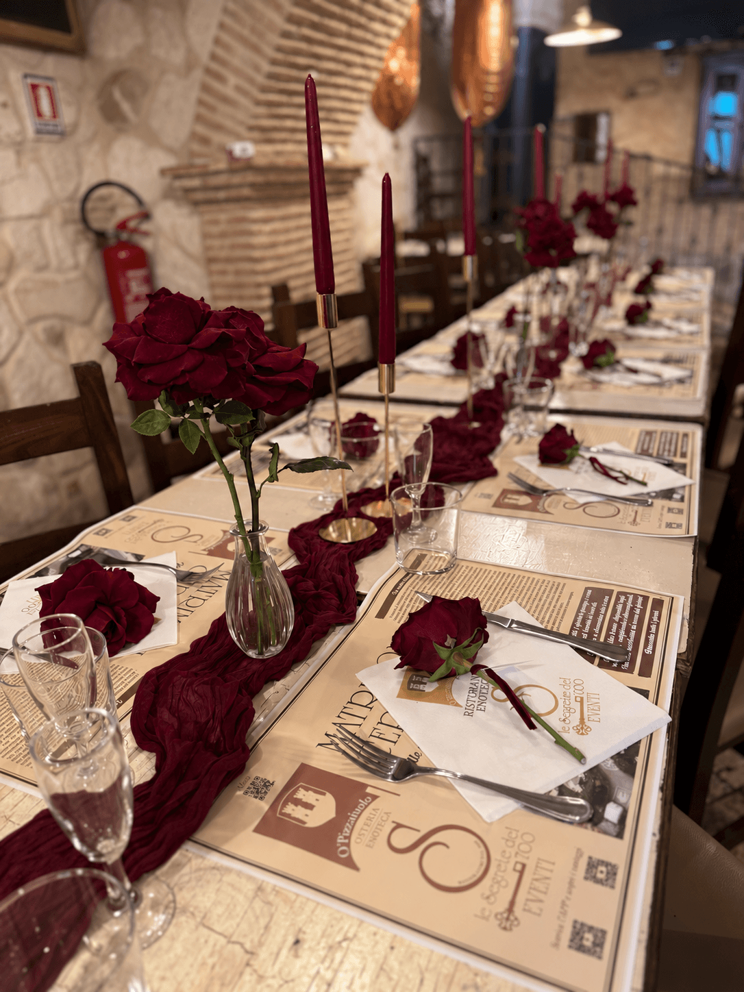 Laurea Allestimento tavola con rose rosse e candele a Isernia