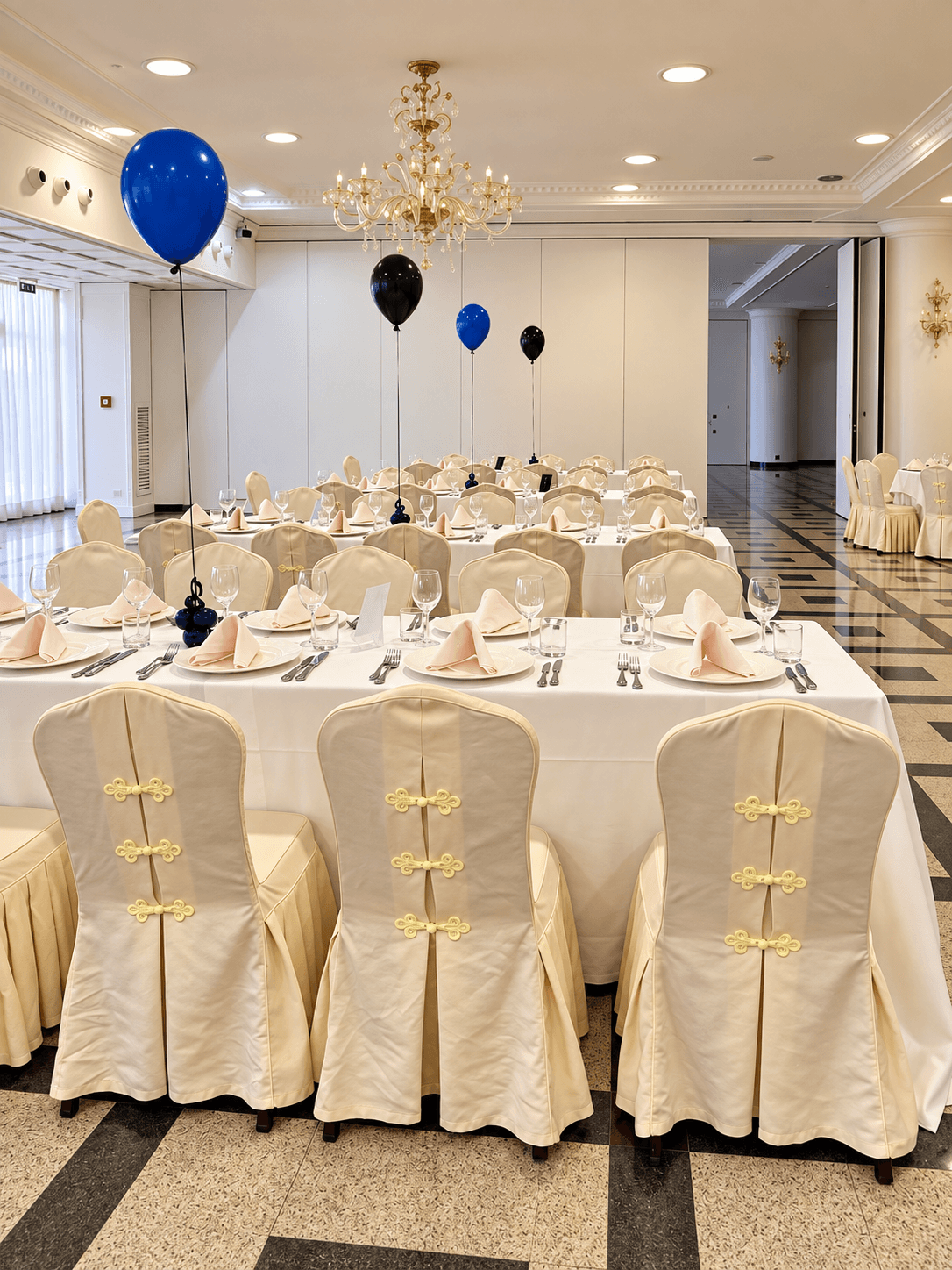 Allestimento 50 anni a Isernia | Panfilo, nero blu e oro